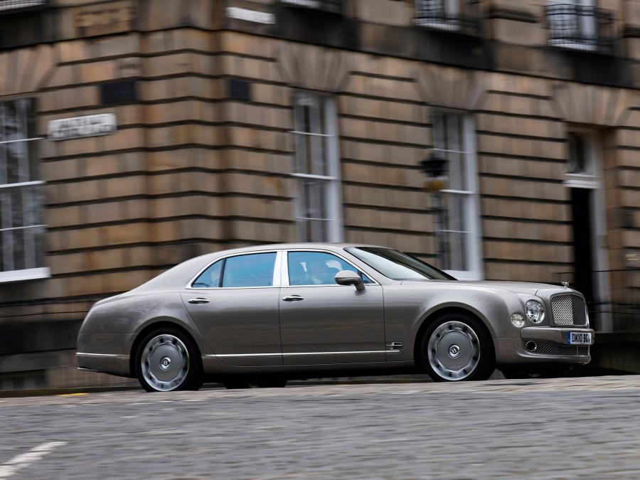  Bentley Mulsanne 2010 года  (UK) (фото 10 из 31)
